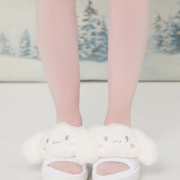 NWOT Hello Kitty Cinnamoroll Slippers, Size M (Women's 7-9) - Picture 1 of 7